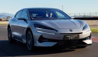  Denza Z9GT - front tracking